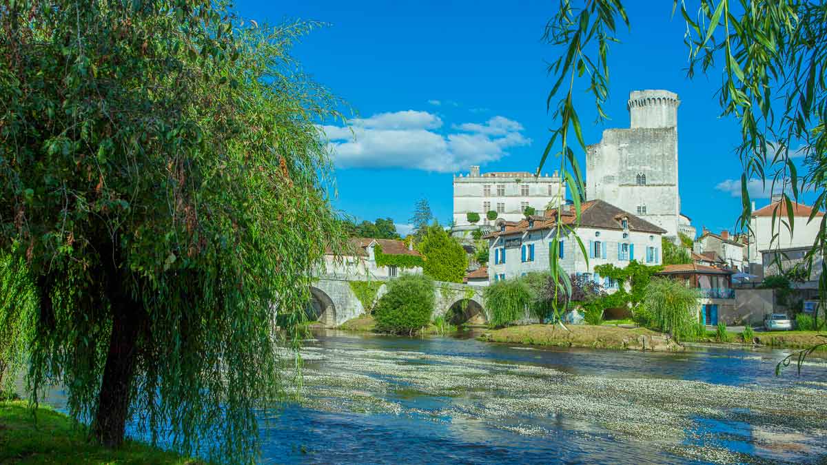 camping dordogne proche bourdeilles