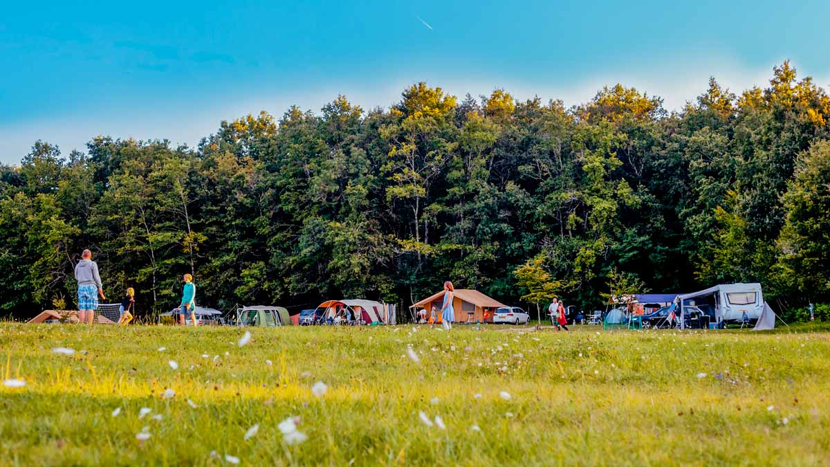 camping emplacement nature dordogne