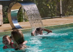 cascade camping avec piscine chauffée perigord