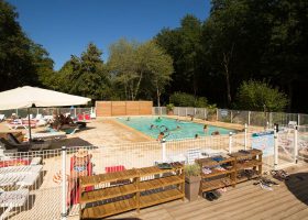 piscine camping bains de soleil